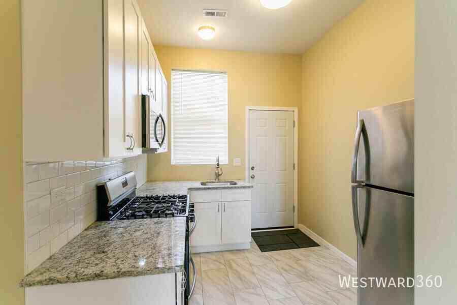 211 S Campbell Ave #2 - Photo 4 of 16