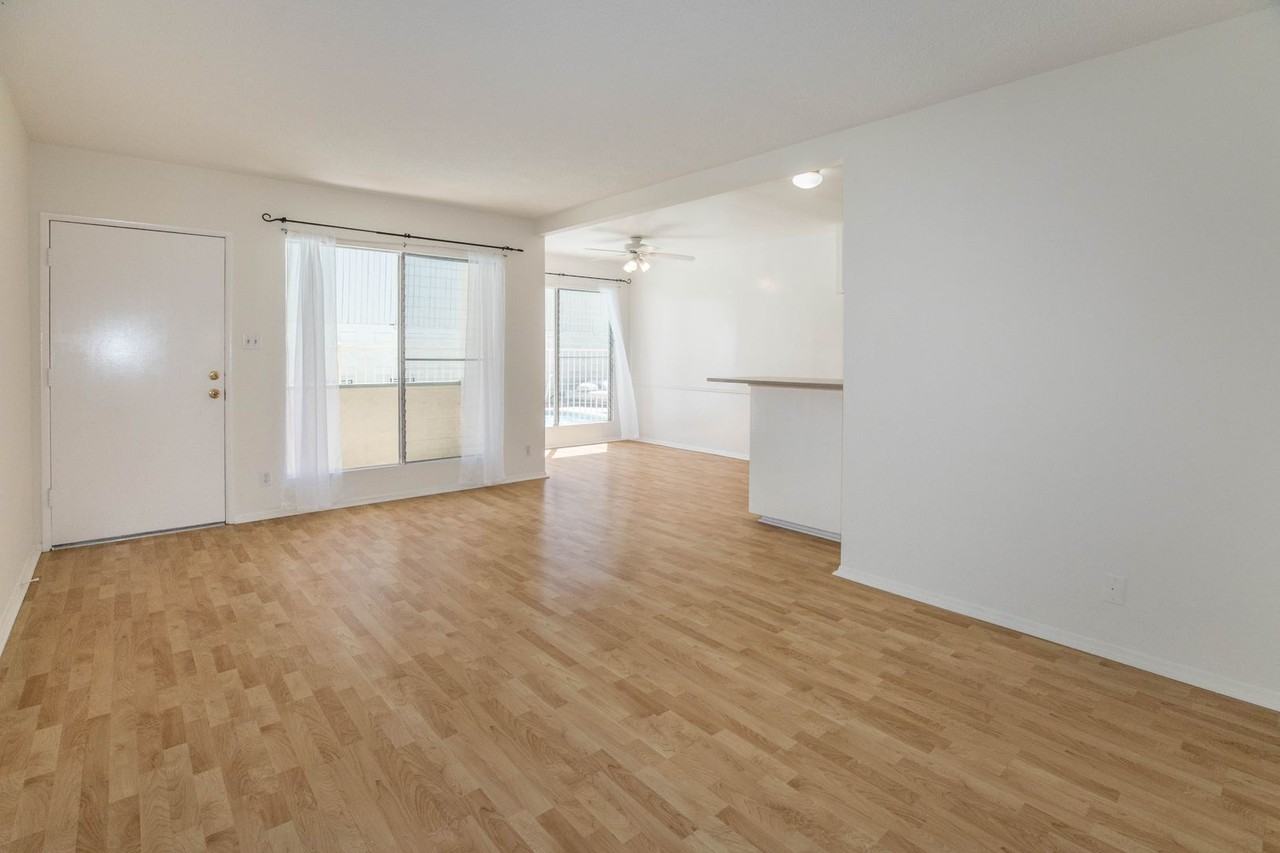 2621 Centinela Ave #14 - Photo 2 of 10