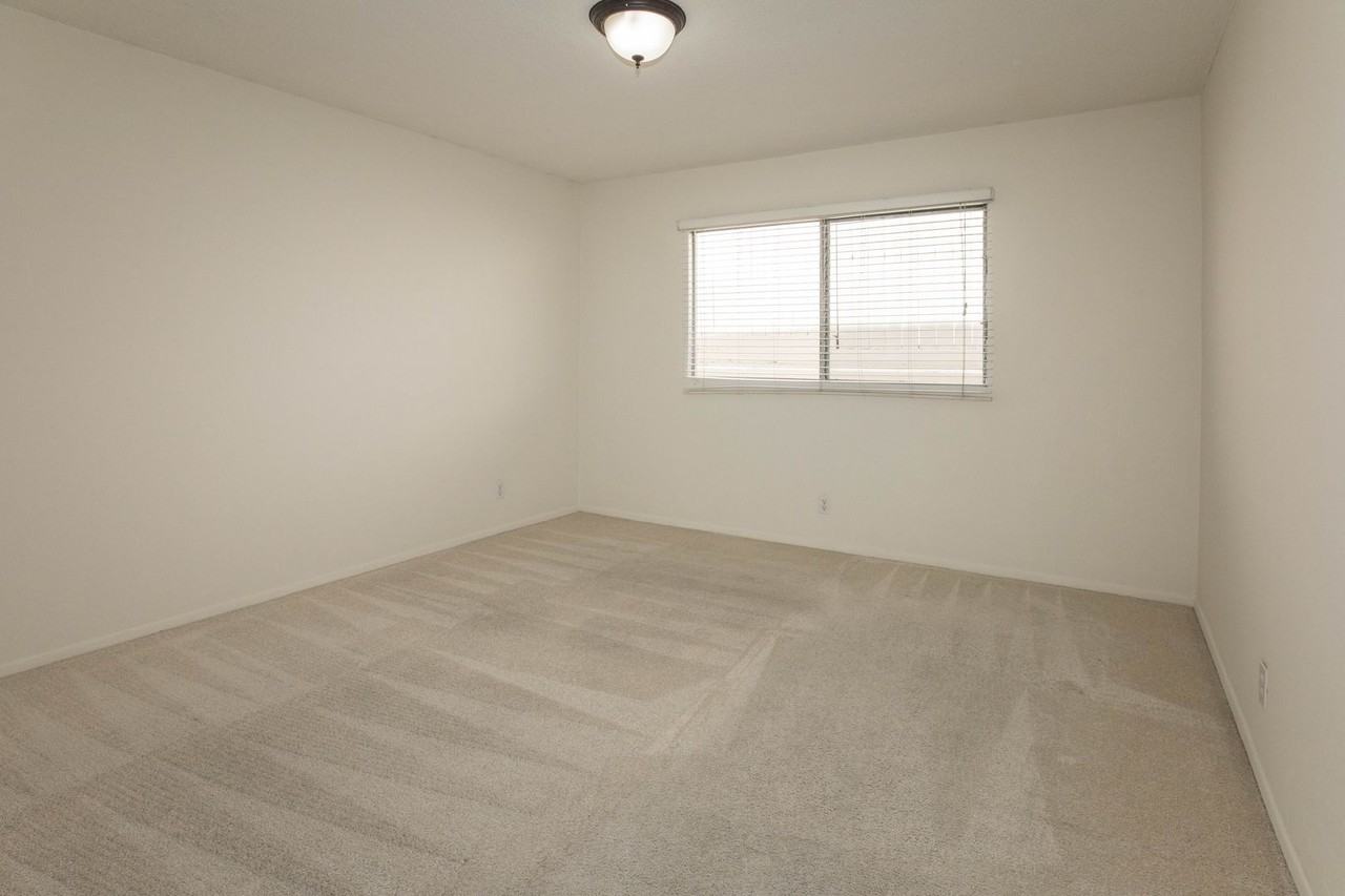 2621 Centinela Ave #14 - Photo 6 of 10