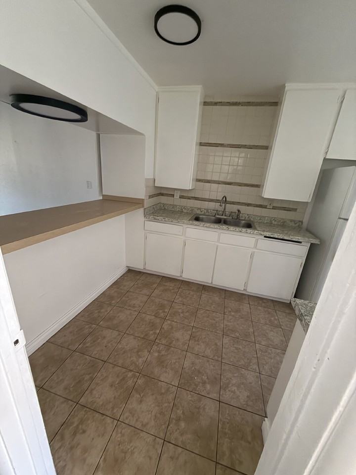 4607 Plaza Ln #D - Photo 3 of 16