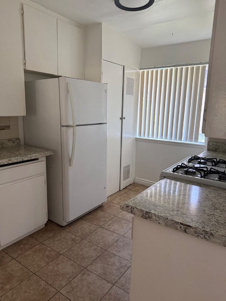 4607 Plaza Ln #D - Photo 4 of 16