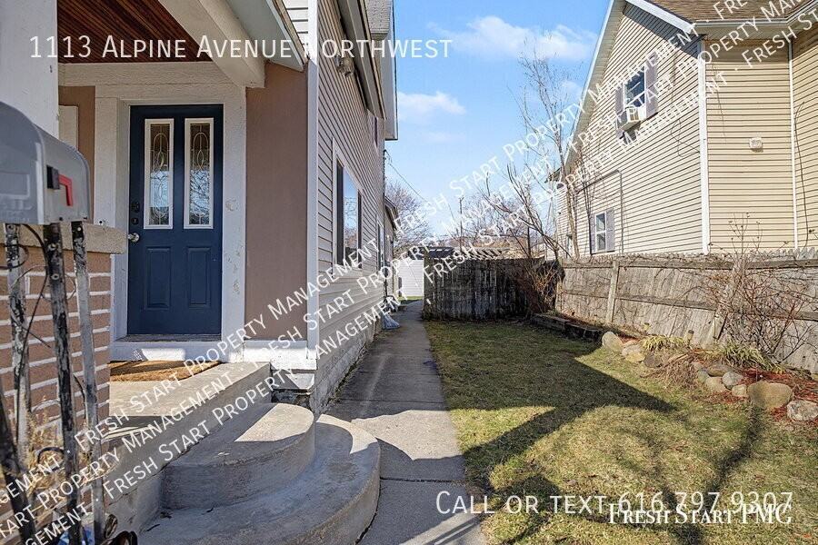 1113 Alpine Ave Nw - Photo 4 of 36