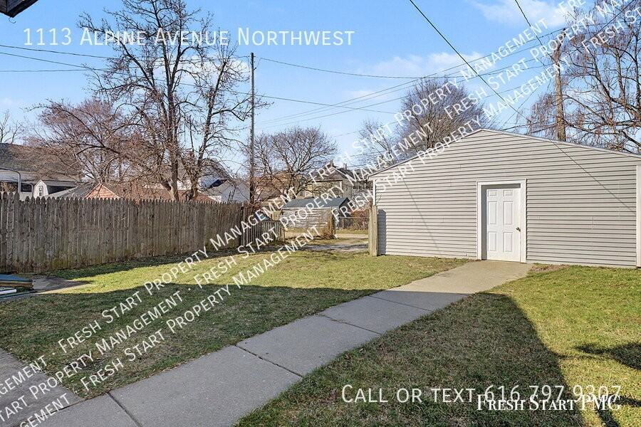 1113 Alpine Ave Nw - Photo 6 of 36