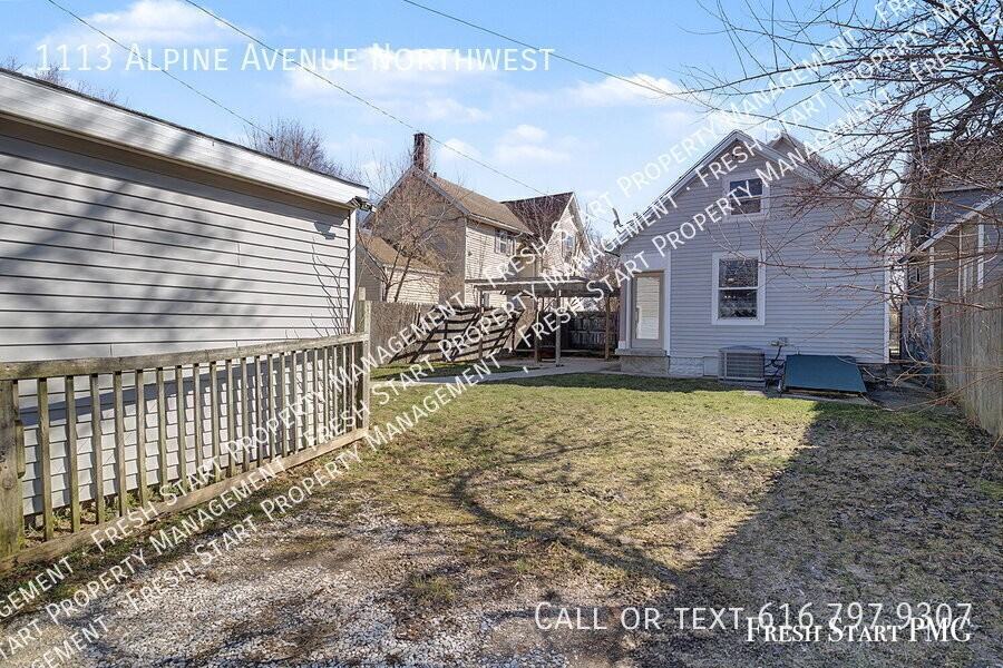 1113 Alpine Ave Nw - Photo 7 of 36