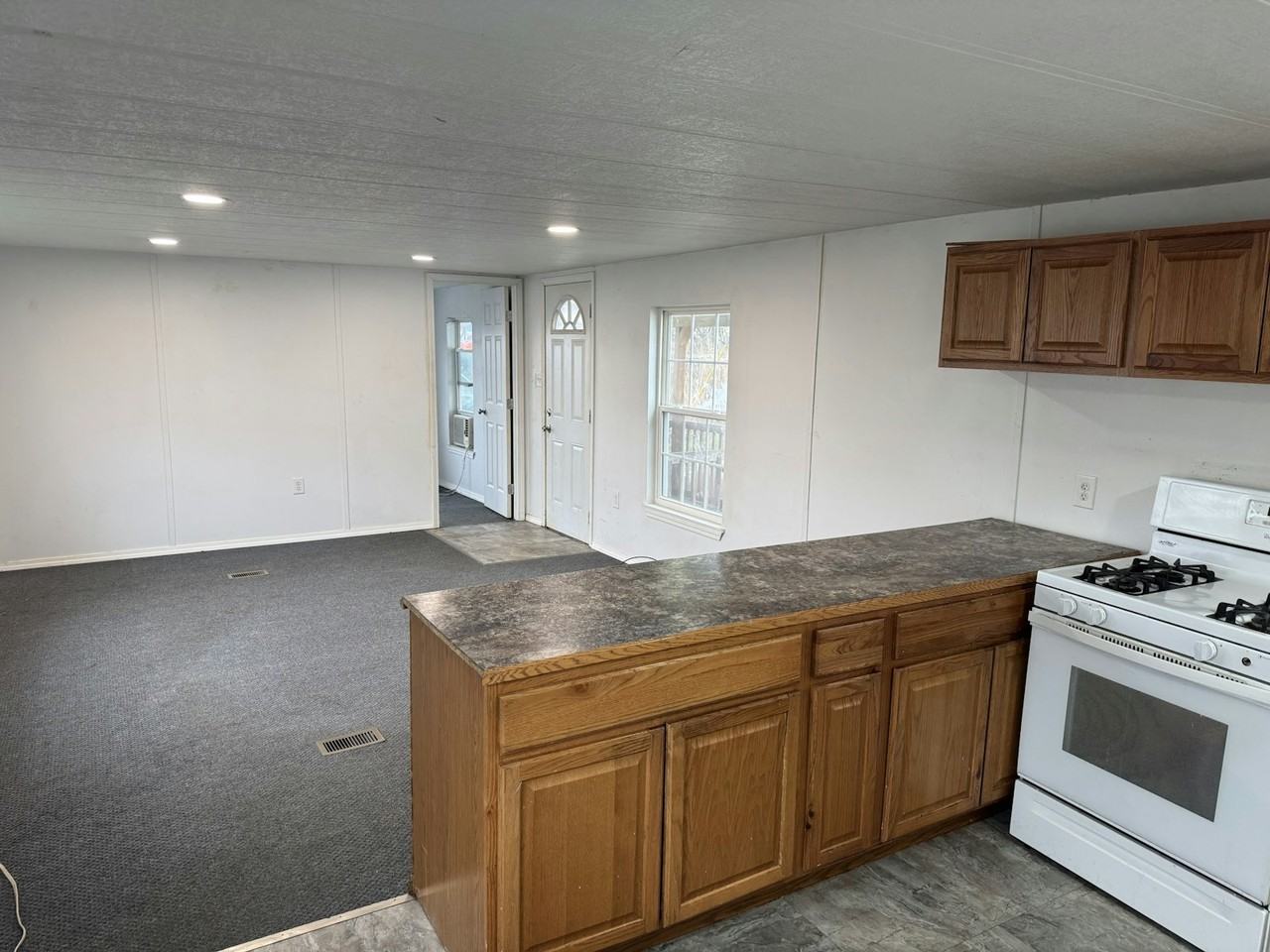 2821 Bailey Avenue - Photo 4 of 18