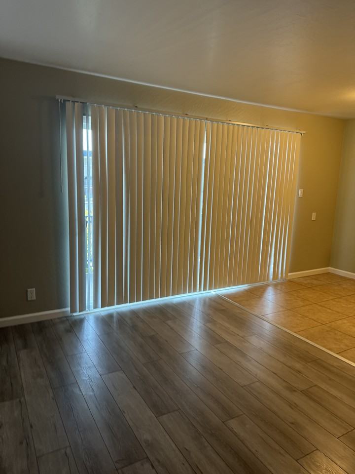 7911 Bancroft Avenue - Photo 4 of 11