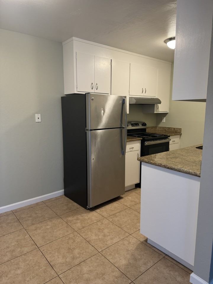 7911 Bancroft Avenue - Photo 6 of 11
