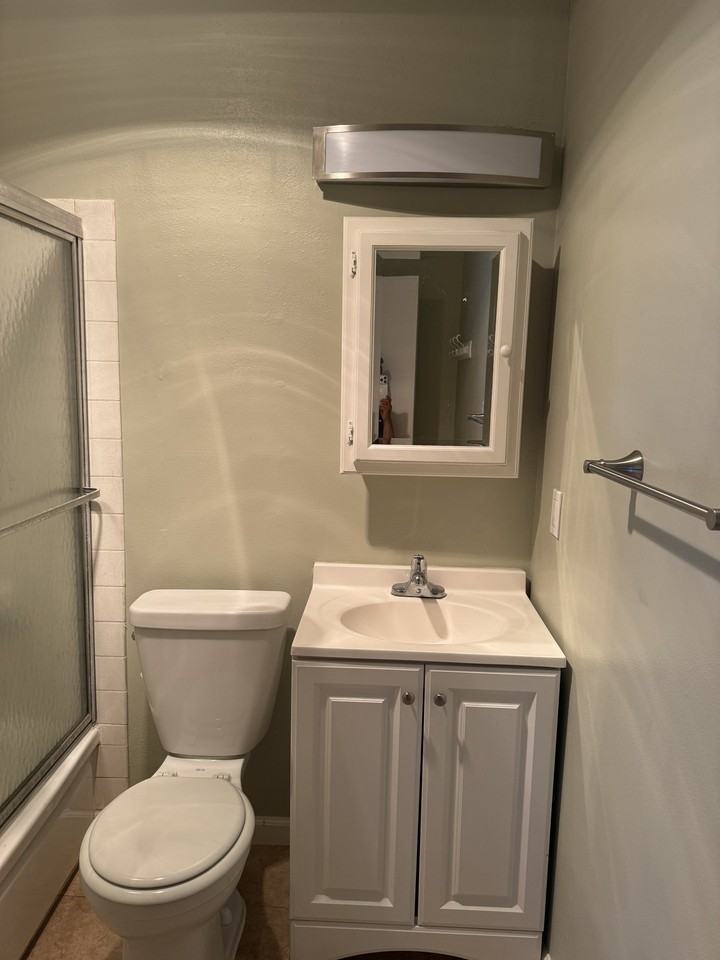 7911 Bancroft Avenue - Photo 7 of 11