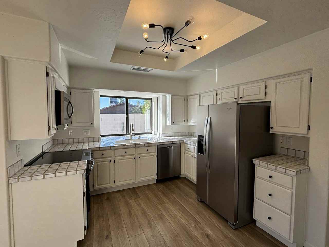 6713 East Kelton Lane - Photo 4 of 37