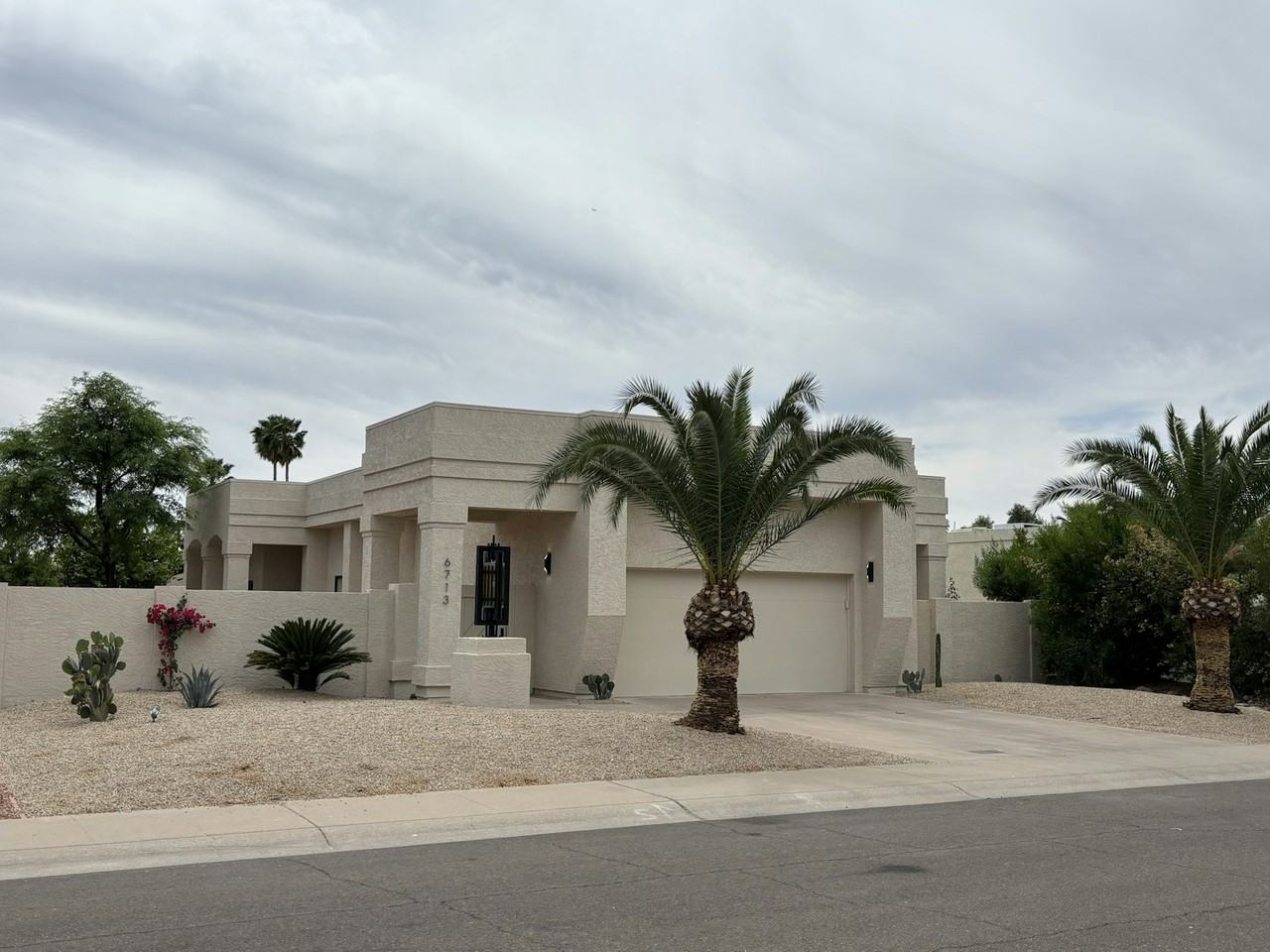 6713 East Kelton Lane - Photo 3 of 37