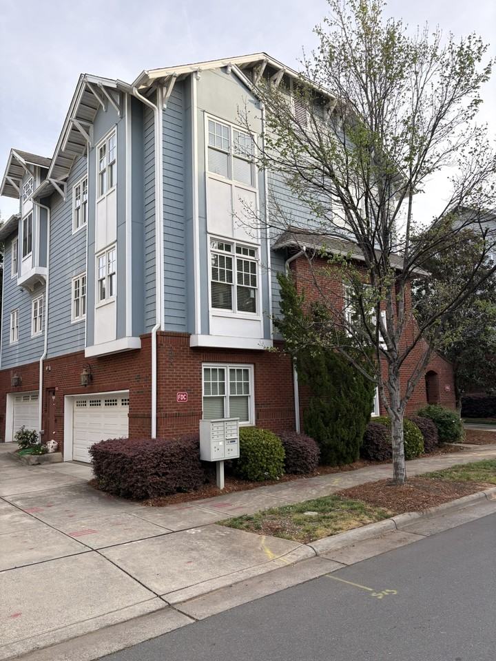 2248 Lyndhurst Ave - Photo 3 of 24