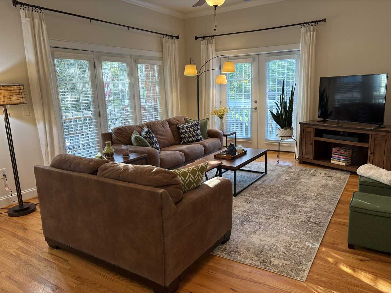 2248 Lyndhurst Ave - Photo 4 of 24