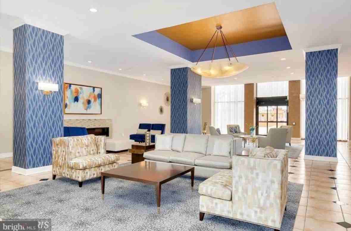 Holmes Run Pkwy #1009 - Photo 2 of 12