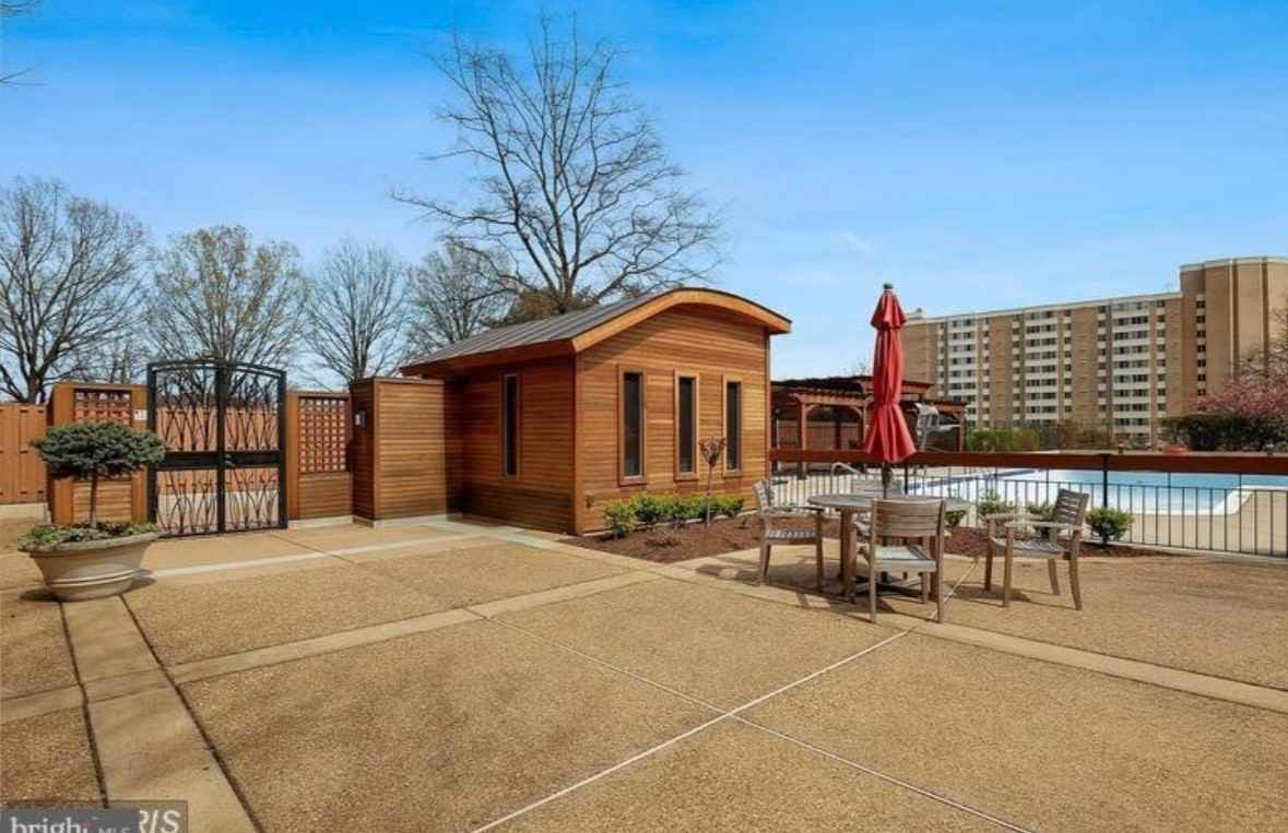 Holmes Run Pkwy #1009 - Photo 4 of 12