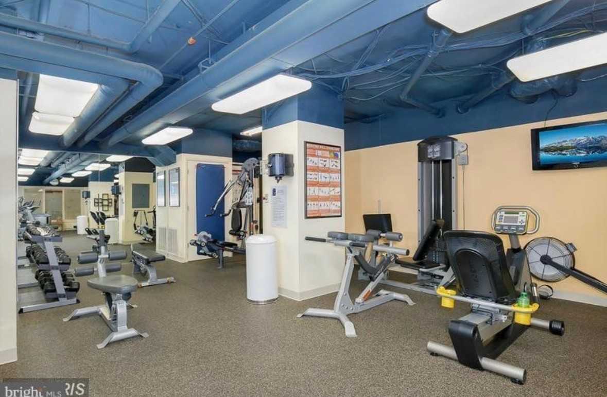 Holmes Run Pkwy #1009 - Photo 5 of 12