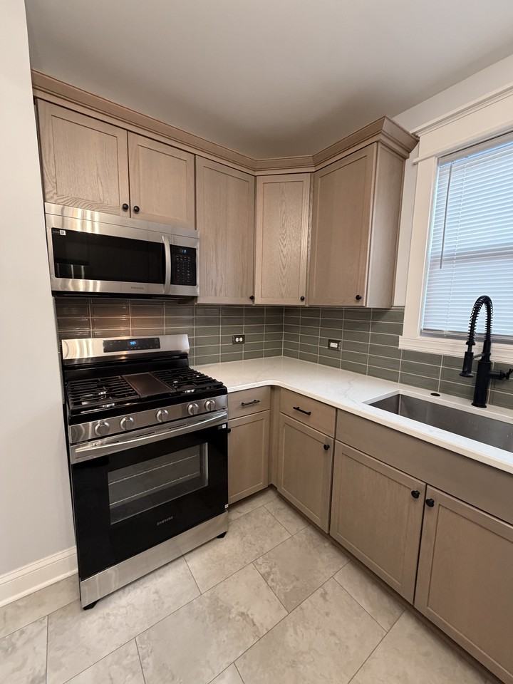 77 Lovering Ave #2UPPER - Photo 3 of 30