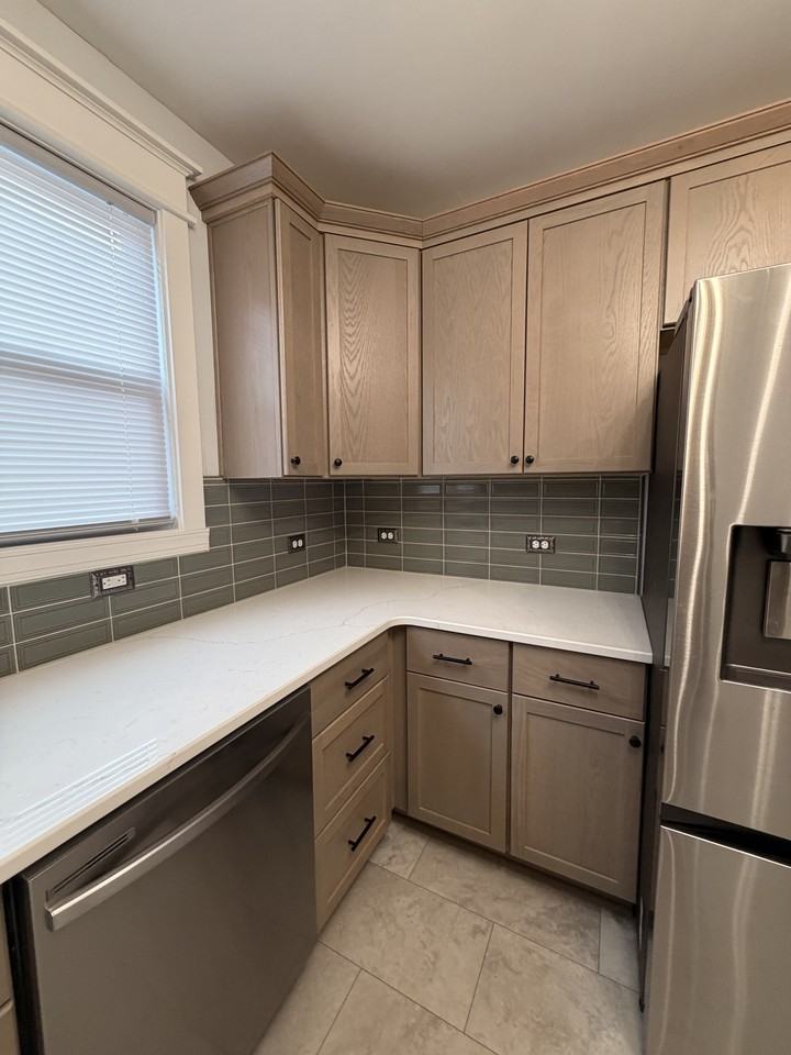 77 Lovering Ave #2UPPER - Photo 4 of 30