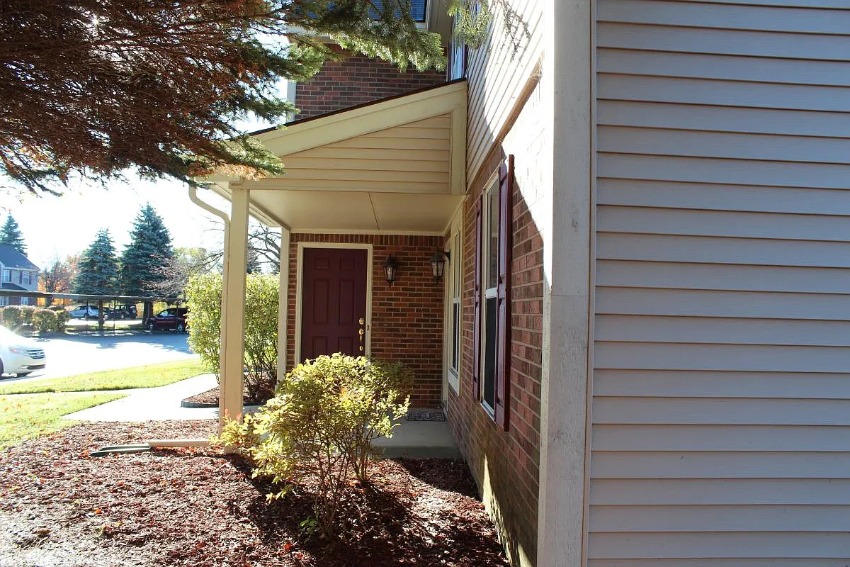 1629 Emerson Cir #95 - Photo 2 of 25