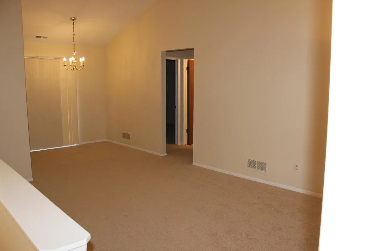 1629 Emerson Cir #95 - Photo 5 of 25