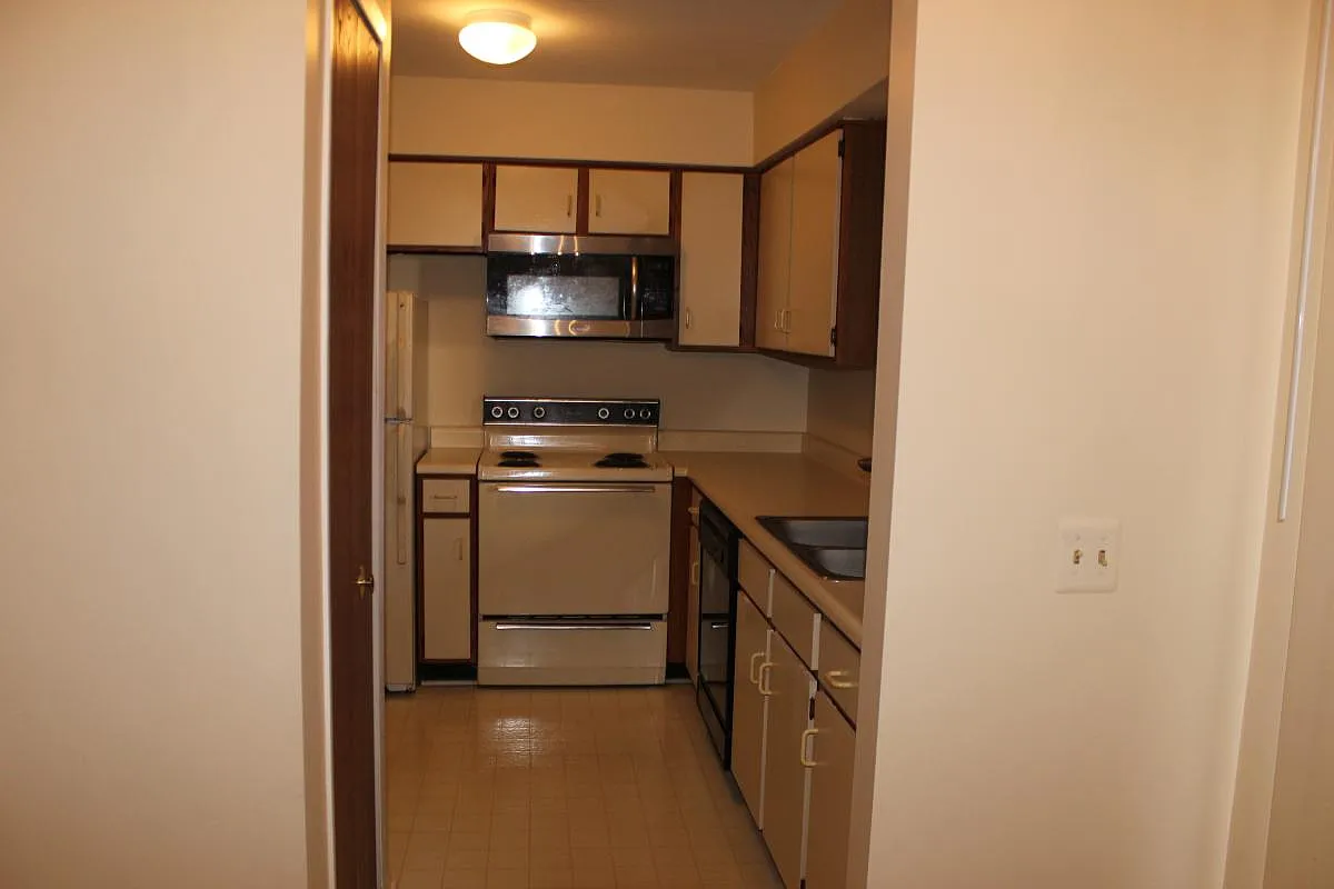 1629 Emerson Cir #95 - Photo 6 of 25