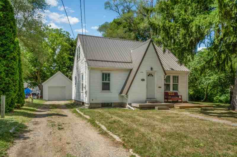 806 Douglas St - Photo 2 of 18