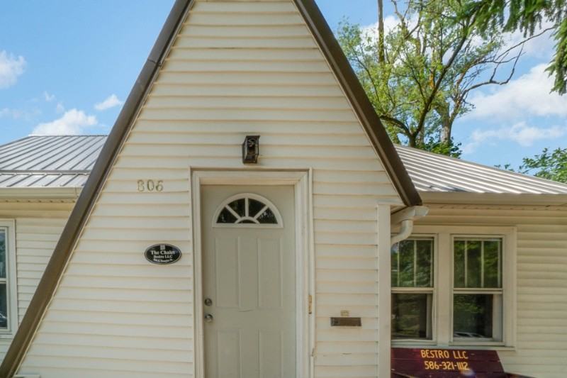 806 Douglas St - Photo 5 of 18