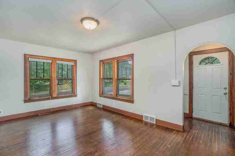 806 Douglas St - Photo 6 of 18