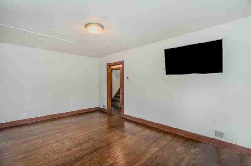 806 Douglas St - Photo 7 of 18