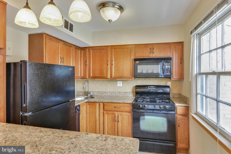 9485 Fairfax Blvd - Photo 4 of 11