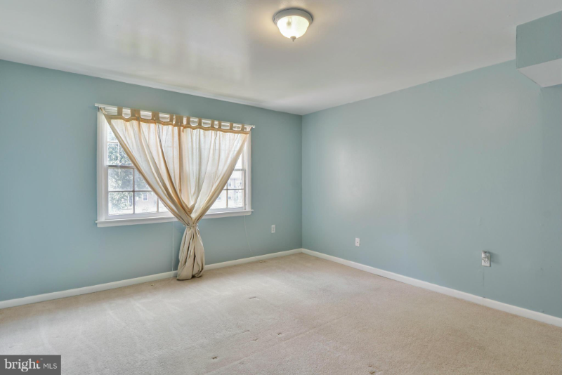 9485 Fairfax Blvd - Photo 6 of 11