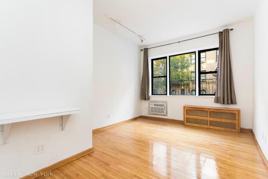 225 E 82nd St - Photo 4 of 8