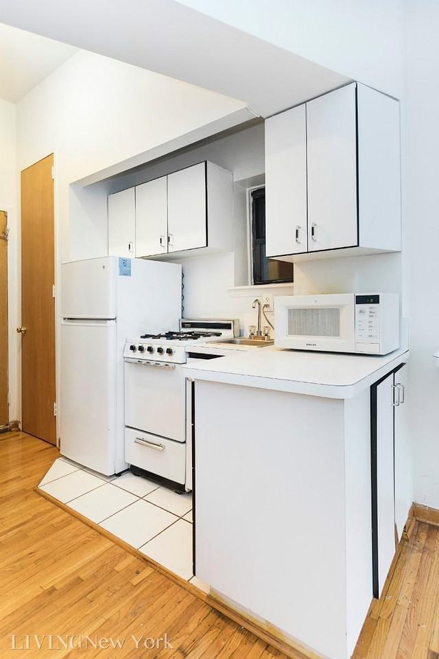 225 E 82nd St - Photo 5 of 8