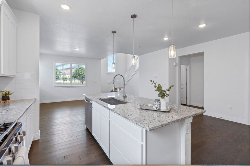 1209 Bon Homme Richard Dr - Photo 4 of 20