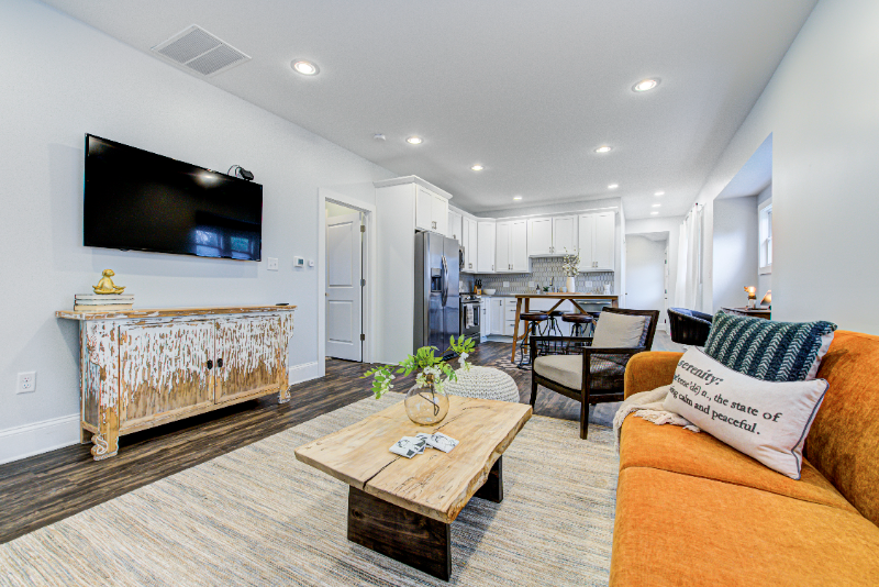 931 N Lasalle St - Photo 2 of 37