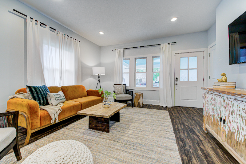 931 N Lasalle St - Photo 3 of 37