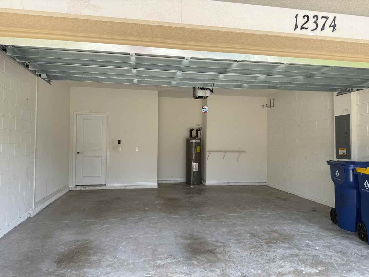 12374 Eastpointe Dr - Photo 2 of 11