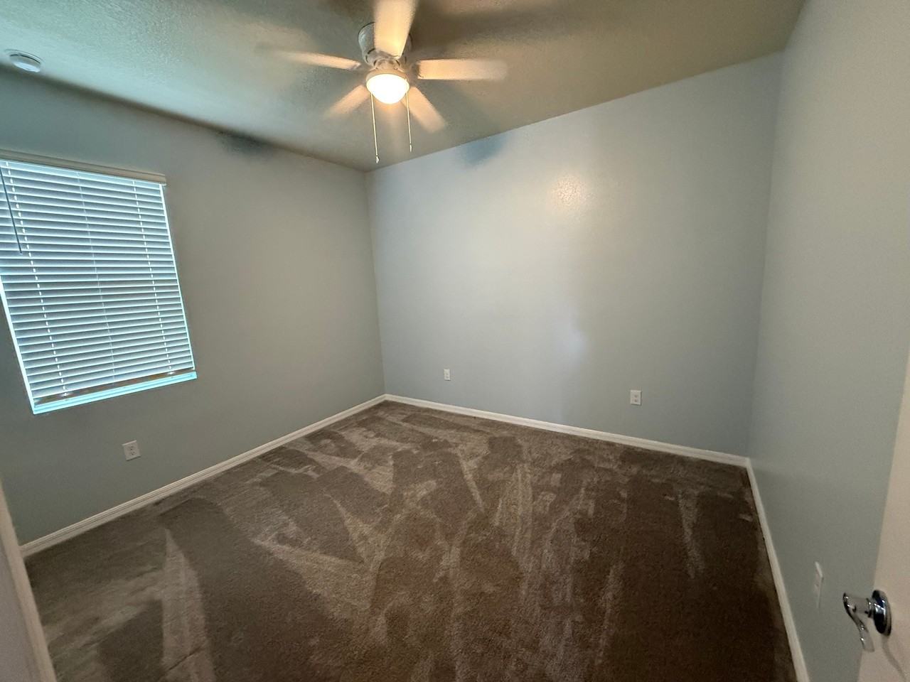 12374 Eastpointe Dr - Photo 3 of 11