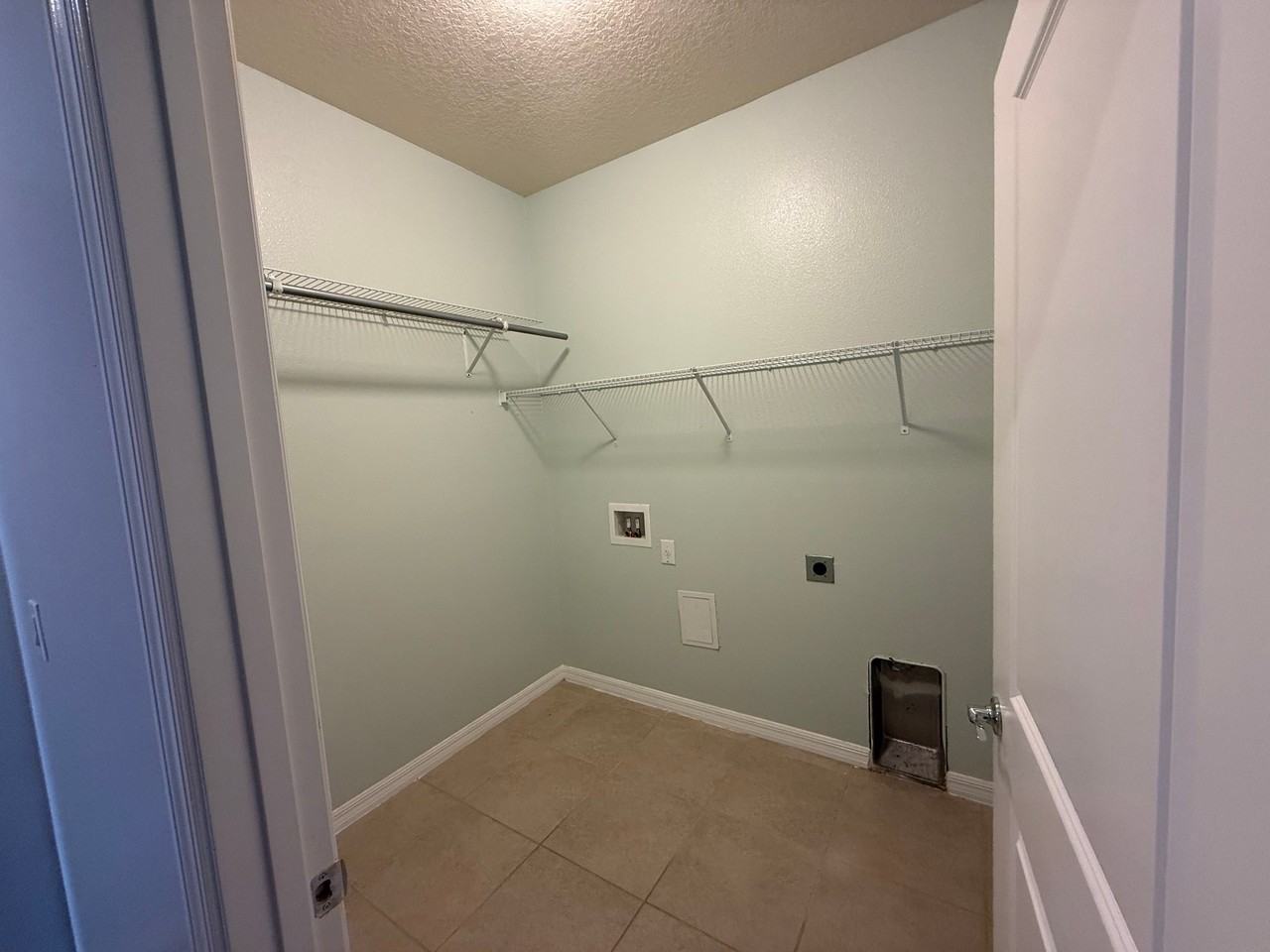 12374 Eastpointe Dr - Photo 5 of 11