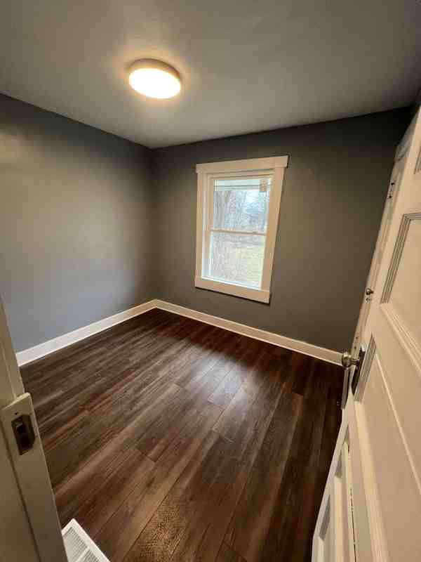 929 Five Oaks Ave - Photo 4 of 13