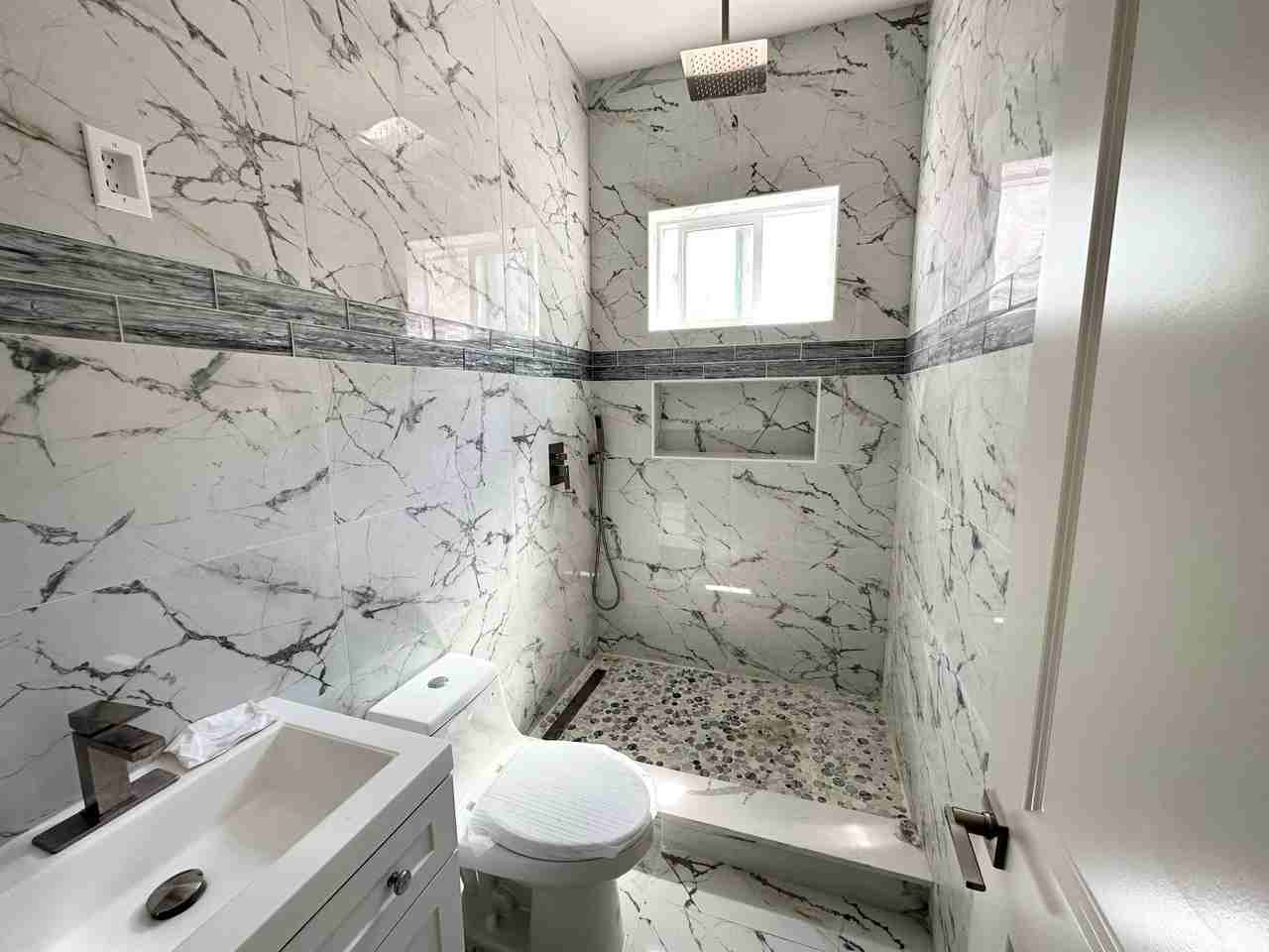 2433 Creekhollow Ln - Photo 3 of 5