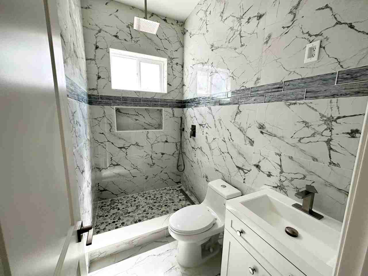 2433 Creekhollow Ln - Photo 4 of 5