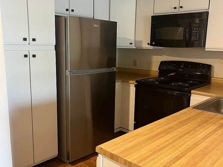 1348 Hunters Rd #D - Photo 5 of 20