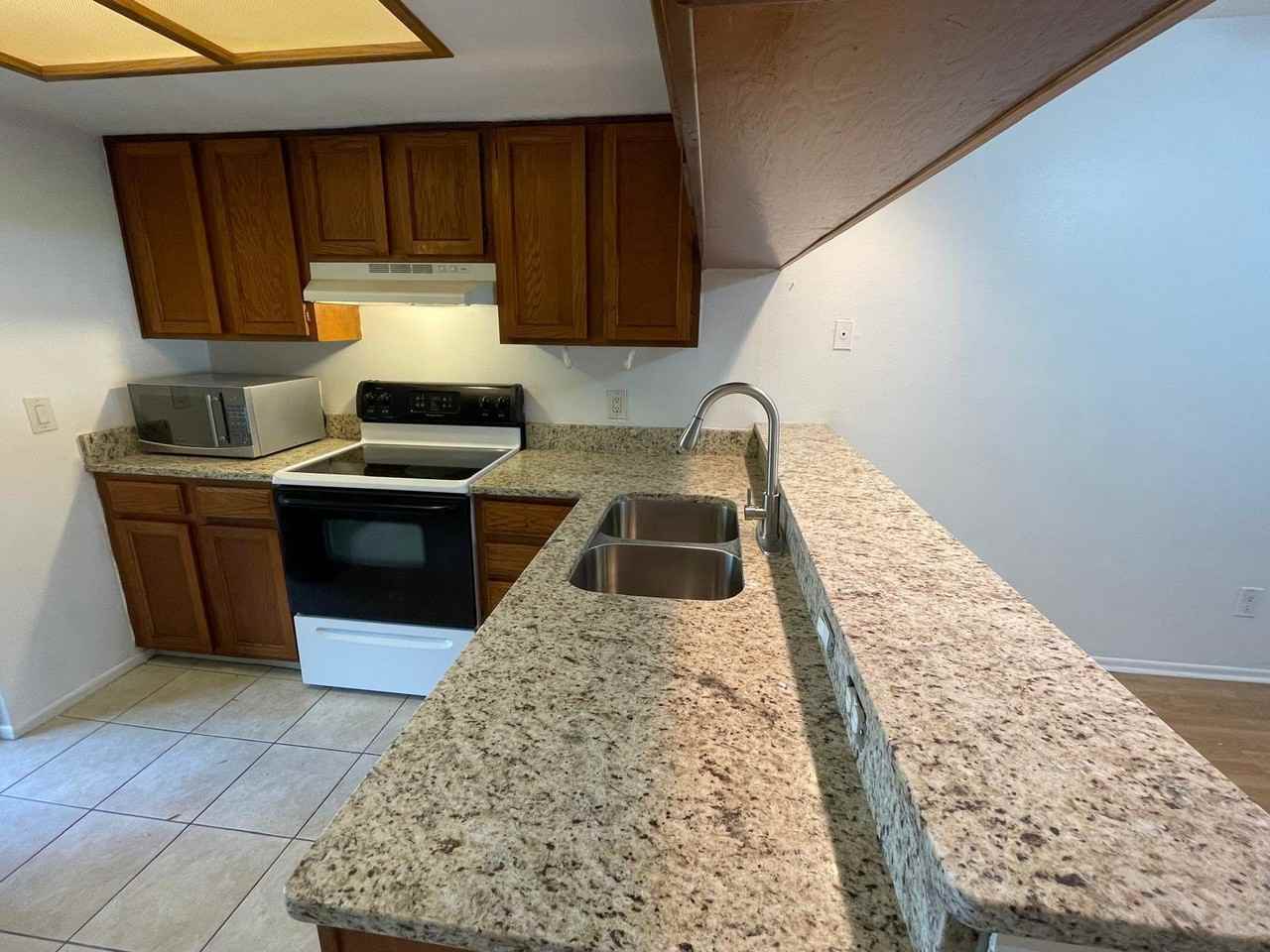 70 Woodlake Pl - Photo 3 of 7