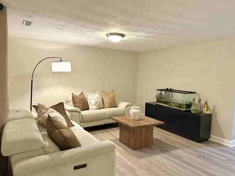 946 Avenue H - Photo 2 of 8