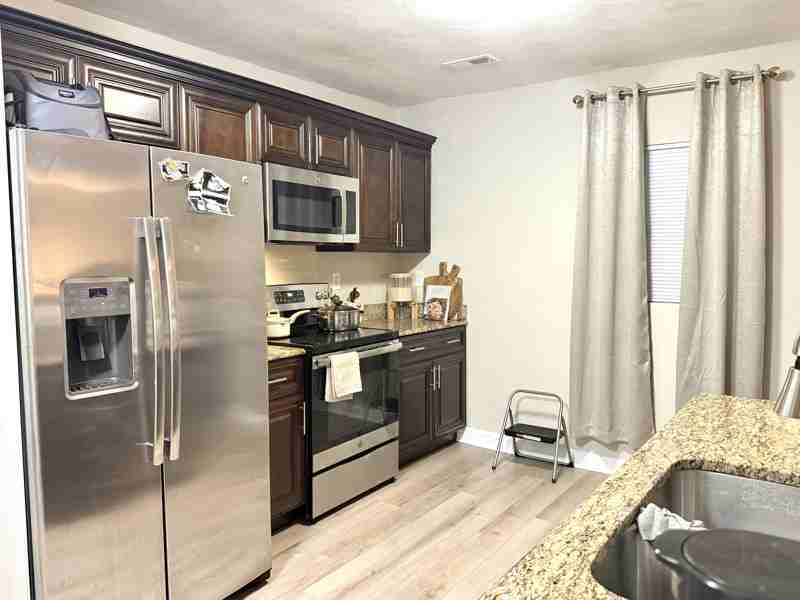 946 Avenue H - Photo 3 of 8