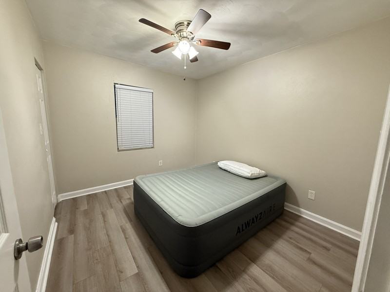 946 Avenue H - Photo 6 of 8