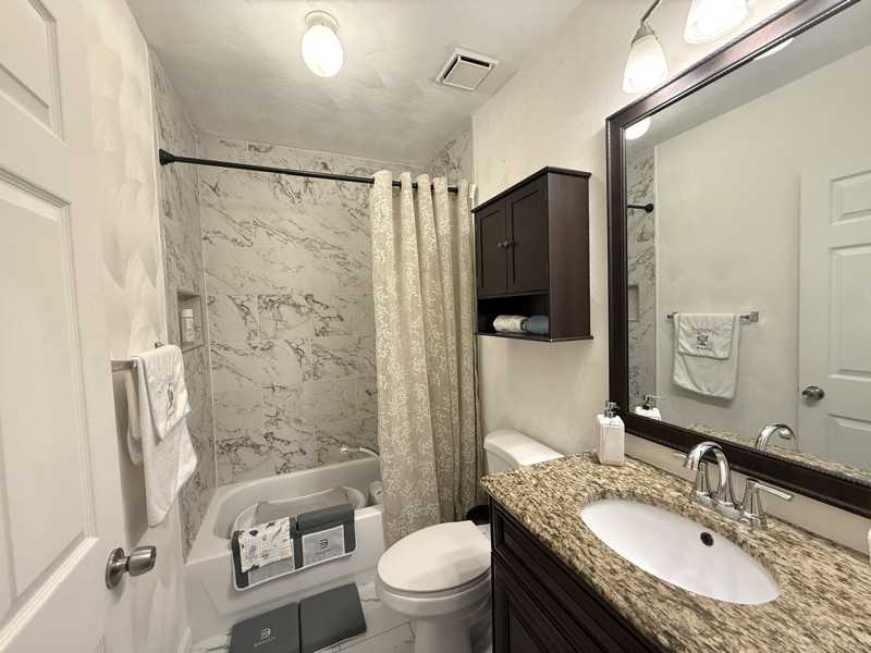 946 Avenue H - Photo 7 of 8