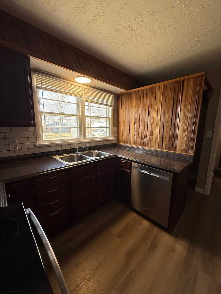 1425 4th Ave Nw - Photo 3 of 19