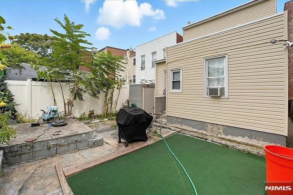 1 New York Ave #1 - Photo 5 of 8