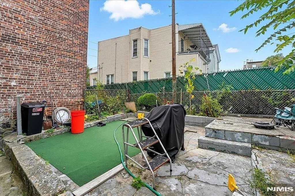 1 New York Ave #1 - Photo 6 of 8